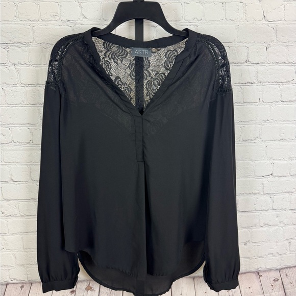ASTR Black Lace Back Shoulder V-Neck Long Sleeve Blouse Size Large - Picture 1 of 6